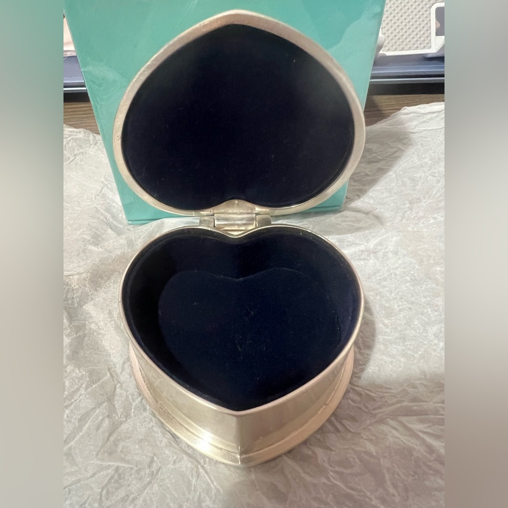 New Heart-Shaped Silver Tiny Treasures Box